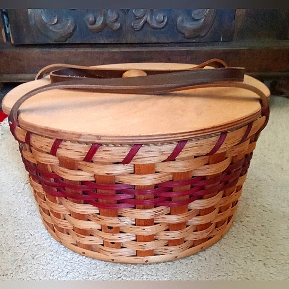 Amish handcrafted Woven Basket with Lid - Brown and Red